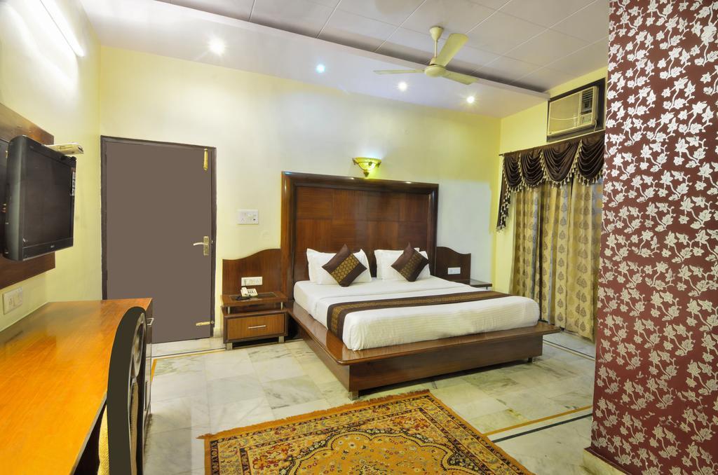 Hotel Roopa International Amritsar Ngoại thất bức ảnh