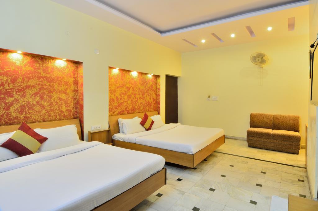 Hotel Roopa International Amritsar Ngoại thất bức ảnh