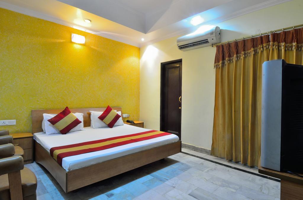 Hotel Roopa International Amritsar Ngoại thất bức ảnh